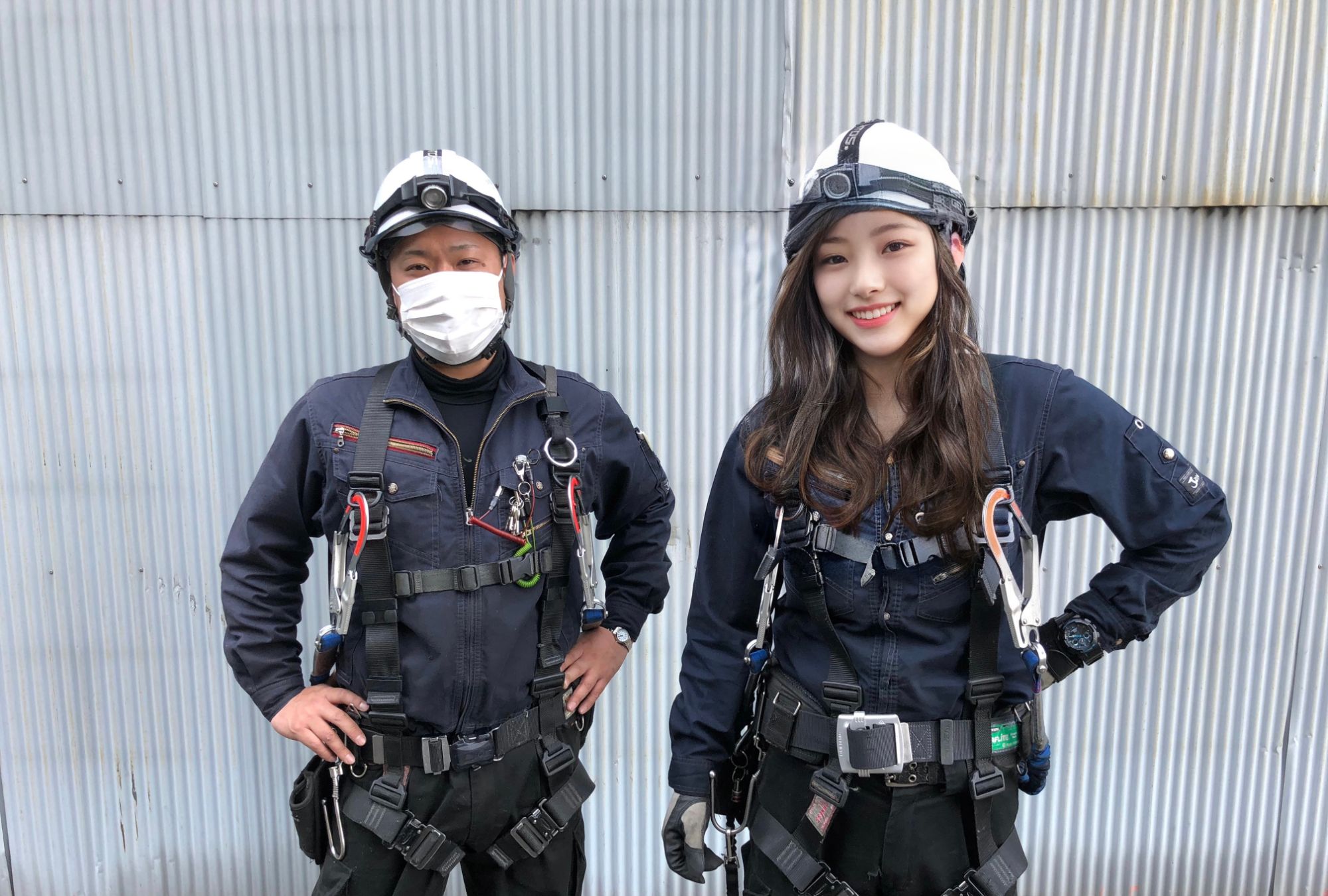 安全装備を身につけて現場に向かうRextのスタッフ